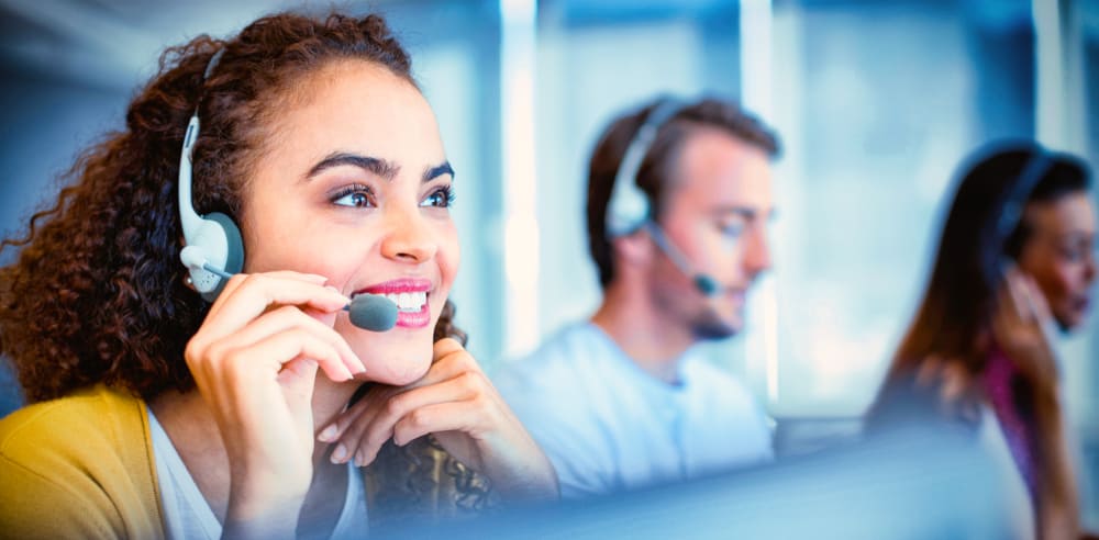 A help desk representative following a ServiceNow CSM best practices list.
